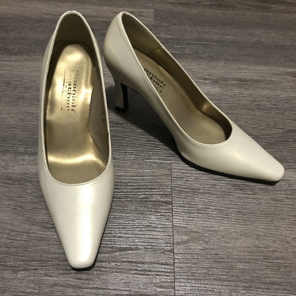 Sergio Zelcer Spanish Leather Pearl Pumps Size 5